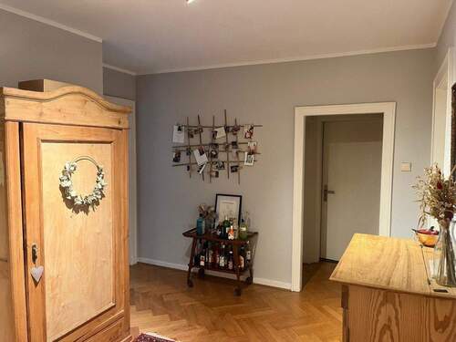 Diele - 4 Zimmer Etagenwohnung zum Kaufen in Bonn