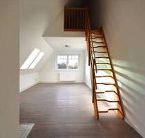 Lichtdurchflutete 2-Zimmer Eigentumswohnung im Dachgeschoss mit Kellerraum und PKW-Stellplatz - Hamfelde