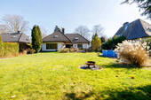 Garten mit Blick auf das Haus - 