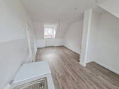 Wohnzimmer aus der Küche - 1 Zimmer Etagenwohnung in Kiel