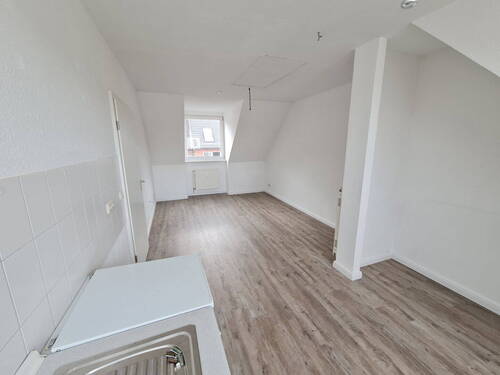 Wohnzimmer aus der Küche - 1 Zimmer Etagenwohnung in Kiel