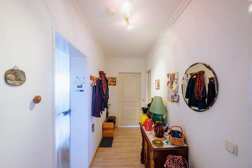 Flur - Etagenwohnung mit 68,00 m&sup2; in BI-Senne zum Kaufen