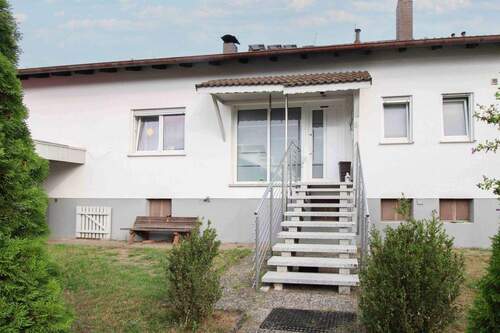 Außenansicht (2) - 6 Zimmer Mehrfamilienhaus, Wohnhaus zum Kaufen in Hirschaid