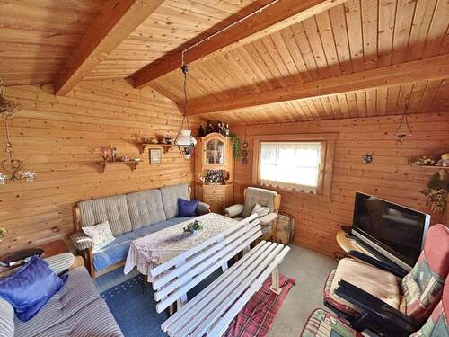 Wohnlich eingerichtetes Gartenhaus - 