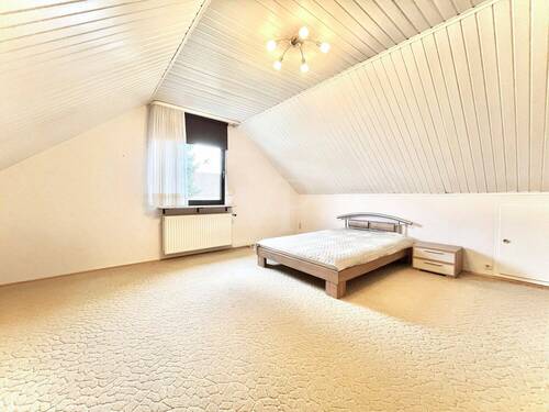 Großzügiges Schlafzimmer - 