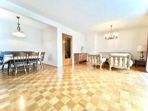 Offener Wohn- und Essbereich - 8 Zimmer Mehrfamilienhaus, Wohnhaus in Kriftel