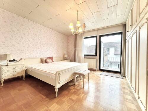 Schlafzimmer mit Balkonzugang - 