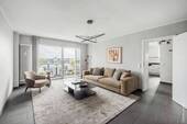 Wohnzimmer - Moderne 2-Zimmer-Wohnung mit spektakulärem Weitblick über Berlin