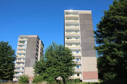 Objektansicht - Renovierte 3 Raum Wohnung mit großzügigem Balkon und Aufzug in Gera Lusan