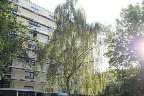 Gebäude - Garage, Stellplatz zum Kaufen in Unterhaching
