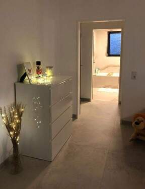 Wohnzimmer 2 - 2 Zimmer Etagenwohnung in Köln