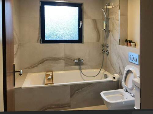 Badezimmer - Etagenwohnung mit 63,00 m&sup2; in Köln zur Miete