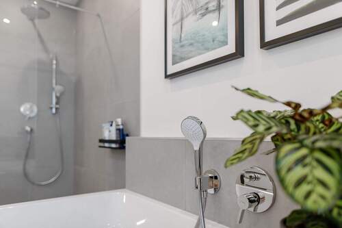 beispielhafte Darstellung, kann Sonderausstattung zeigen - 