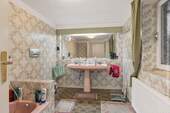 Bad mit Wanne 8,01 m2 - 