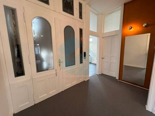Wohnungseingang innen - 5 Zimmer Etagenwohnung in Friedberg (Hessen)