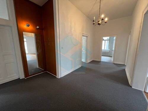 Flurbereich mit Anleide - Etagenwohnung mit 170,00 m² in Friedberg (Hessen) zur Miete