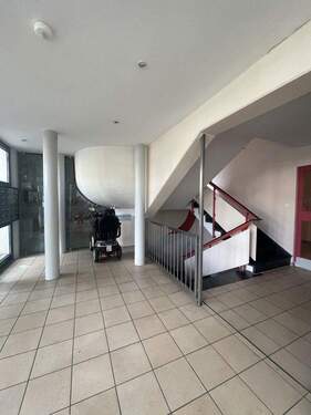 Treppenhaus - 1 Zimmer Etagenwohnung zum Kaufen in Berlin