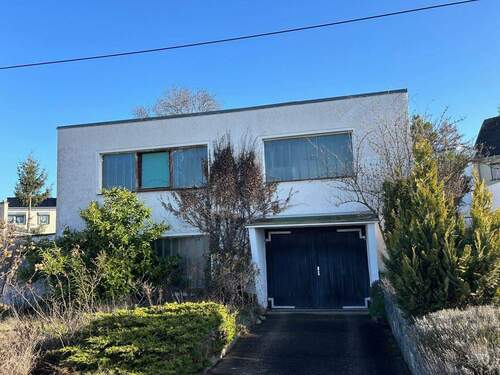 Garage/Nebengebäude mit ausbaufähigem Obergeschoss - 5 Zimmer Einfamilienhaus zum Kaufen in Petersberg