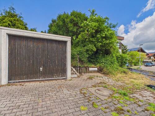 Garage mit Aussenstellplatz - 