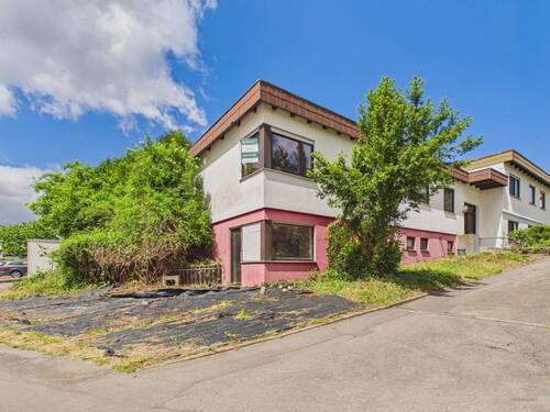 Reihenendhaus mit Einliegerwhg - Sanierungsbedürftiges Reihenendhaus mit Garage, Außenstellplatz & Garten in Herrenberg-Haslach!