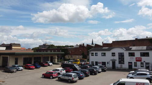 Objektansicht vom Harzweg - Gewerbehof mit vielen Entwicklungsmöglichkeiten in zentraler Lage mit Parkplätzen