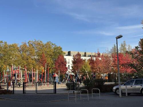 Spielplatz vor dem Haus - 