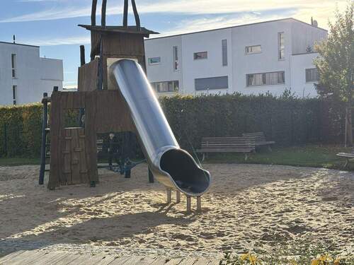 Spielplatz hinter dem Haus - 
