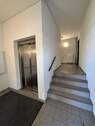 Hausflur mit Aufzug - 