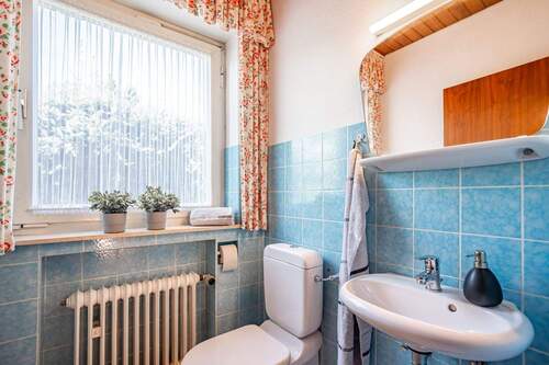 Das WC befindet sich in einem separatem Raum. - 