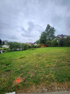 Baugrund mit Gartenhütte - Ruhige Idylle trifft Bauland-Potenzial