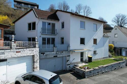 Seitenansicht - 7 Zimmer Einfamilienhaus zum Kaufen in Herborn / Seelbach