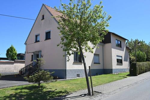 Seitenansicht - Zweifamilienhaus mit Charme, großzügigem Platzangebot und vielseitigem Nutzungspotenzial!