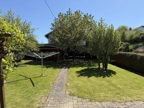 Garten mit Gartenhaus - 
