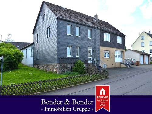 Straßenansicht - Sehr gepflegtes Wohnhaus mit Garten und Fernblick in Ortsrandlage - nahe Daaden!