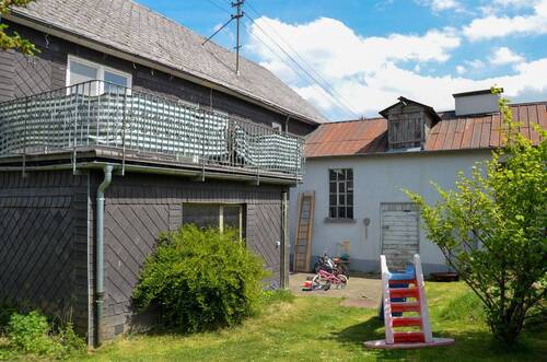 Gartenansicht - 8 Zimmer Mehrfamilienhaus, Wohnhaus zum Kaufen in Friedewald