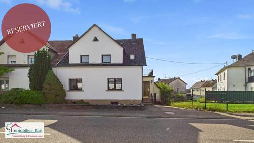 Straßenansicht - ORSCHOLZ: WOHNHAUS MIT GARTEN UND GARAGE!