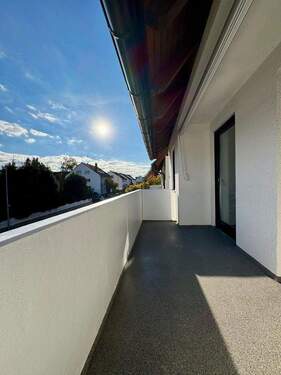 Balkon Wohn-und Kinderzimmer - Lichtdurchflutete 3,5-Zimmer-Wohnung mit zwei Balkonen - Erstbezug nach Renovierung in Ehningen