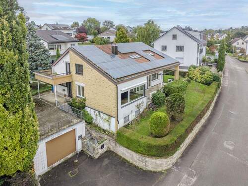 Hausansicht - 8 Zimmer Mehrfamilienhaus, Wohnhaus zum Kaufen in Erdmannhausen