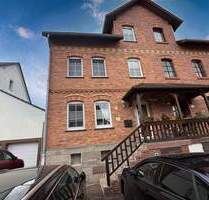 Doppelhaushälfte mit Klinkerfassade auf drei Etagen in zentraler Lage von Espenau!