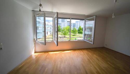 Blick in die ruhige Grünanlage - 3 Zimmer Etagenwohnung in München
