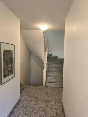 Treppenhaus.jpg - 2 Zimmer Etagenwohnung in München