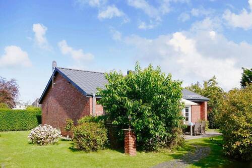 Ansicht Haus vom Parkplatz - 