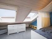 Schönes Kinderzimmer im Dachgeschoss - 