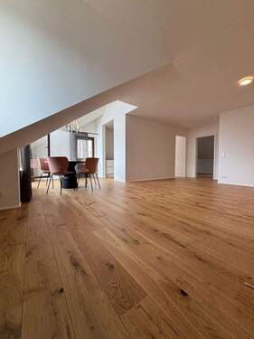 Wohn-Essbereich - Licht, Raum & Design - moderne 2-Zimmer-Dachgeschosswohnung nach hochwertiger Kernsanierung