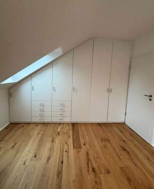 Schlafzimmer mit Einbauschrank - 