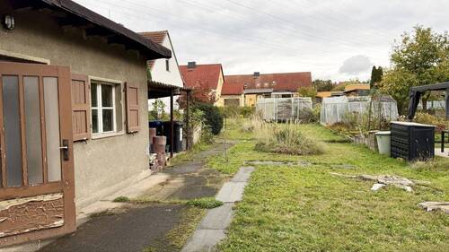 Garten und Nebengelass - 3 Zimmer Doppelhaushälfte in Gräfenhainichen