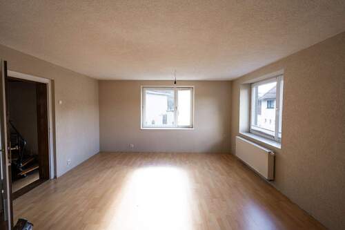 Wohnzimmer - 5 Zimmer Einfamilienhaus in Schmeheim