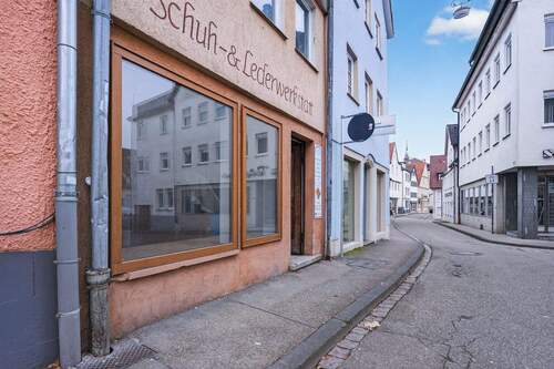 großes Schaufenster - 9 Zimmer Mehrfamilienhaus, Wohnhaus in Schwäbisch Gmünd