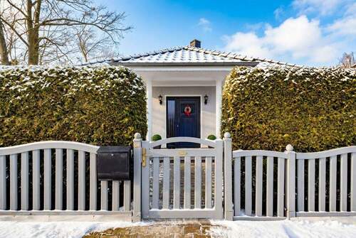 Hausansicht Himmel KI unterstützt - 