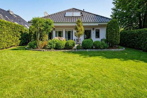 Sommerbild KI unterstützt - Bungalow mit 123,00 m&sup2; in Berlin - Kaulsdorf zum Kaufen